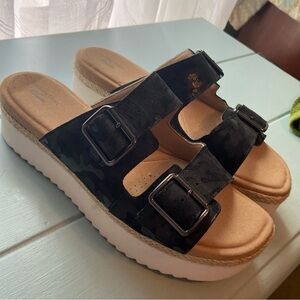 Clark’s Collection Black Buckle Strap Sandal, size 11